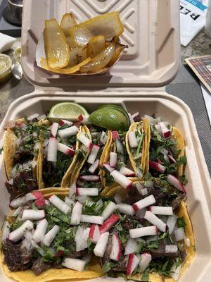 Tres de lengua y tres de cabeza