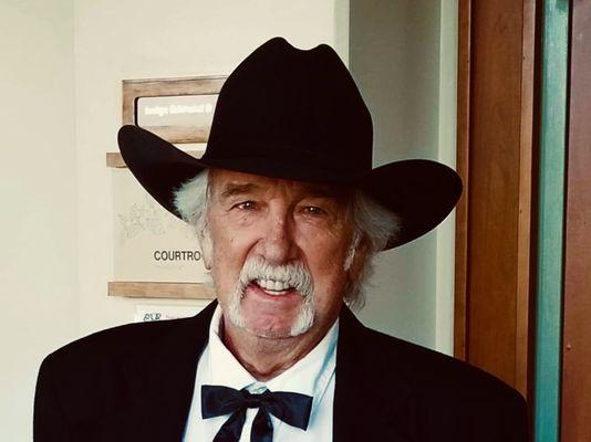 Kurt D Swinburnson