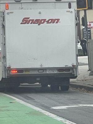 Idiot driver near tully and kings roads san jose ca on 12/23/2025 10:21 am driving fast reckless