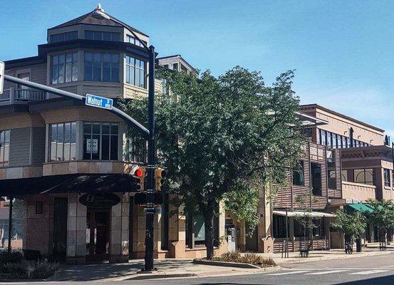 Exterior image of First Interstate Bank in Boulder, Colorado.