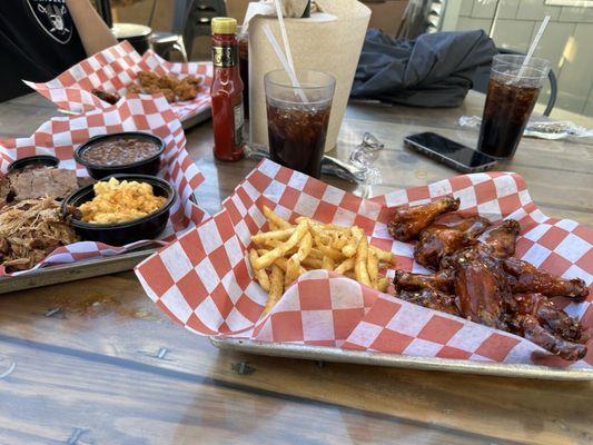 Blvd Bar B Q & Wings