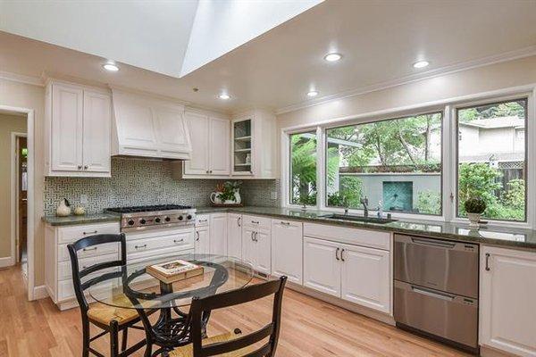 Menlo Park - Kitchen