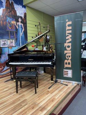 Beautiful BALDWIN Grand Piano, 5'5" sounds and plays great!