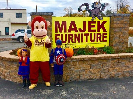 Majek Furniture