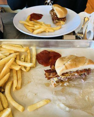 Bacon burger with Gouda cheese