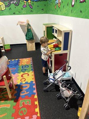 Kitchen/ Dramatic play area