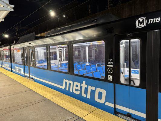 Metrolink -Skinker-DeBaliviere