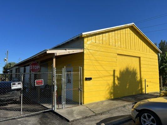 Los Jimaguas Paint & Bodyshop