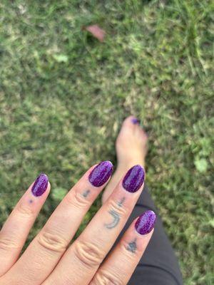 Full set, almond shape and gel polish. Also a basic pedicure with gel.