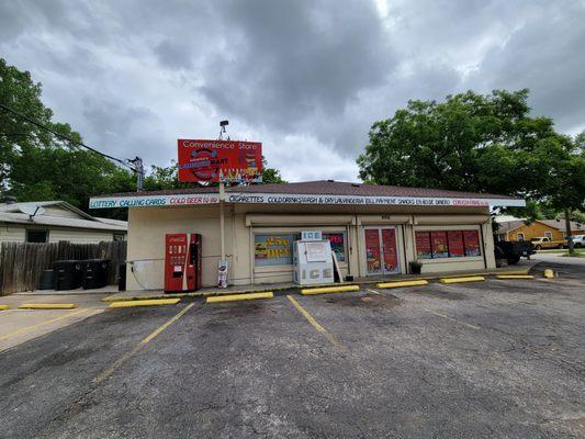 Queen Wash & Dry & Convenience Store