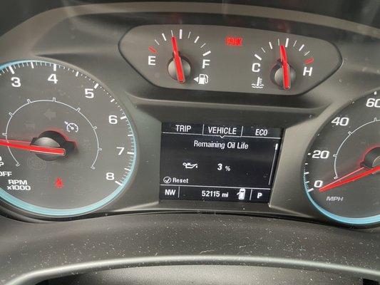 Shows how the oil is 3% & tire at 14 psi