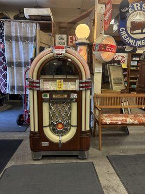 Henley's Antiques and Estate Sale Store