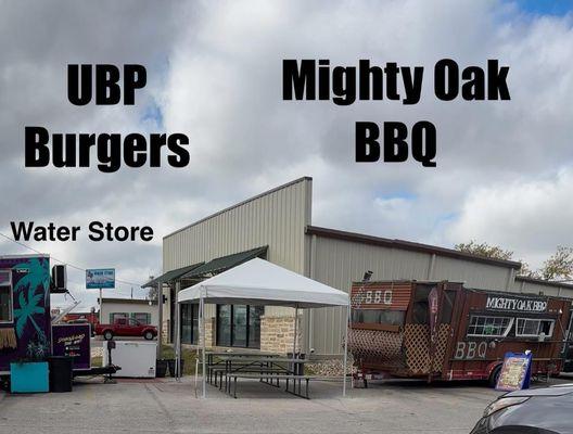 Stationary foodtruck at 826 Eliot Knox