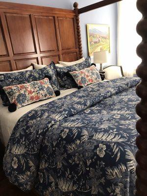 General Francis Marion bedroom with private bath