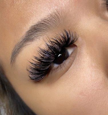 Mega Volume Full Set with Pop of Pink Colored Lashes