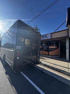 Ups delivering packages and picking up packages everyday.
Chose Tujunga mail center.