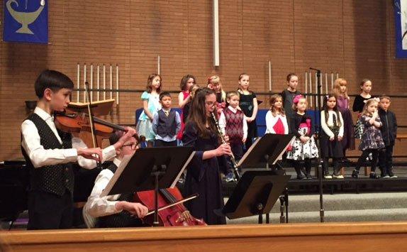 "Interludes" choir, with musical accompaniment by some members of the "Ensemble" choir.