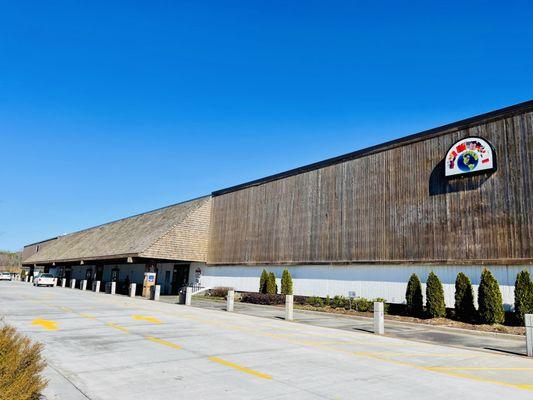 Photos aren't allowed in this market; however.... ;)