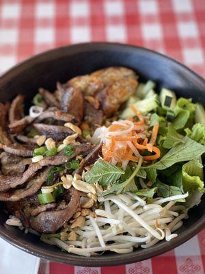 Vermicelli noodles with pork