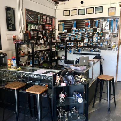 Main Desk/ Rayz Motorcycle & Tow