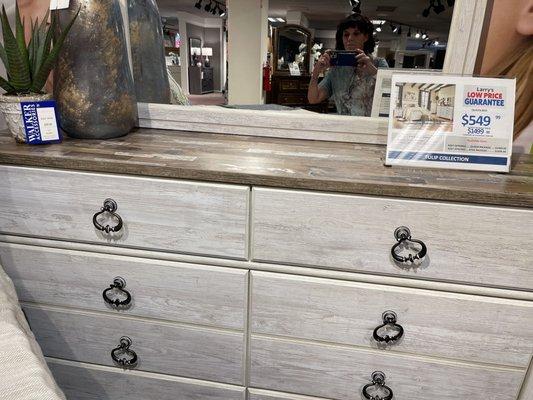 Walker Furniture & Mattress Customer Pick-Up