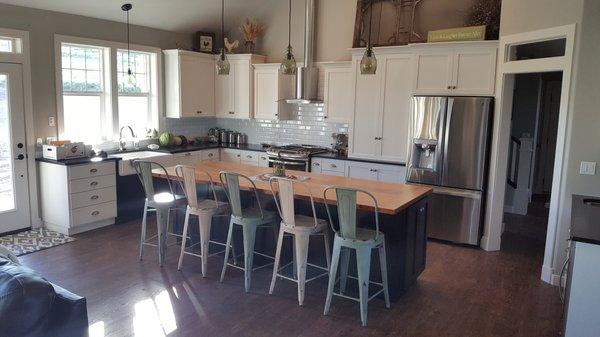 S & S Custom Cabinets