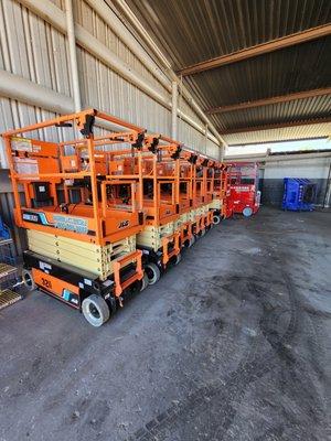 Our brand new Davinci scissor lifts can be operated with your phone via Bluetooth & are 100% electric so no more oil or hydraulic leaks!