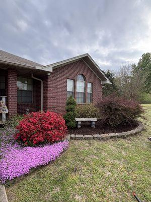 Mulch job!!, call or text at 501-672-1844!!