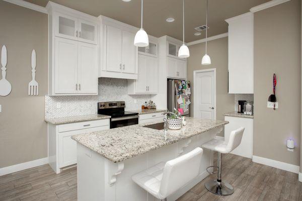 4 Bed 2 Bath, gorgeous finishes and lighting throughout the home!
AVAILABLE TO SHOW TODAY!