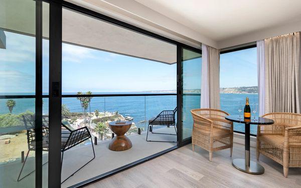 Fleetwood 3000 Series sliding doors framing expansive ocean views with slim sightlines and smooth, effortless operation.
