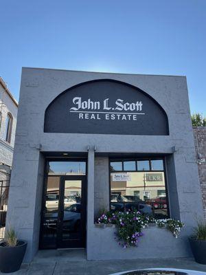 Laura Ripplinger - John L Scott Real Estate
