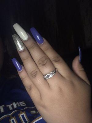 Nails done by the older man. The shape is horrible, I asked for coffin.