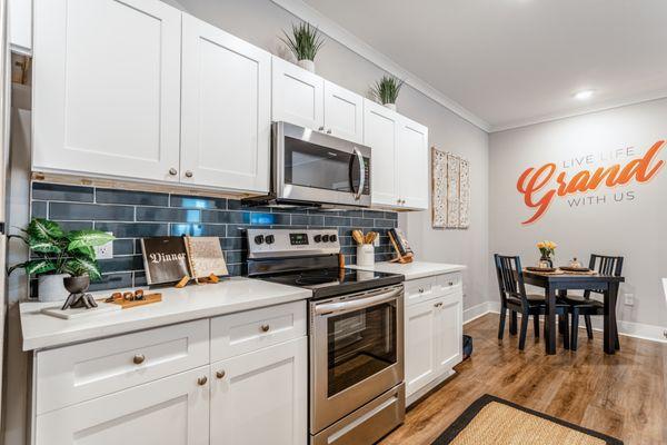 Pointe Grand Island View Apartments