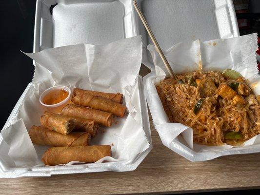 This establishment has scored very high as far as service goes. I ordered pad Thai and fried spring rolls. Would highly recommend.