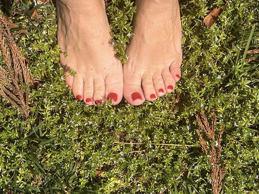 Toes in glitter red