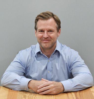 Scott Brooks Jr. is the CEO and founder of From Cell 2 Soul. Using his lived experience, he prepares clients for the ordeal they face.