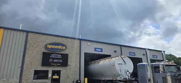Speedco Truck Lube and Tires