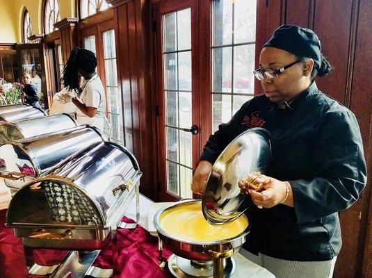 Stirring the bearnaise sauce