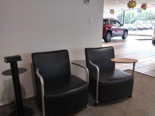 Service lounge with charging station