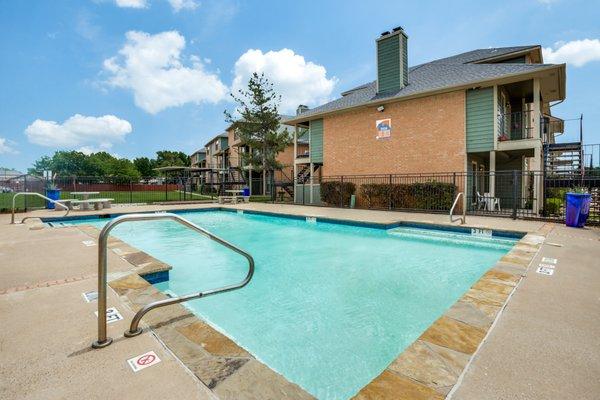 Villa Monterrey Apartments