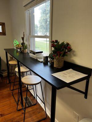 Counter top seating area