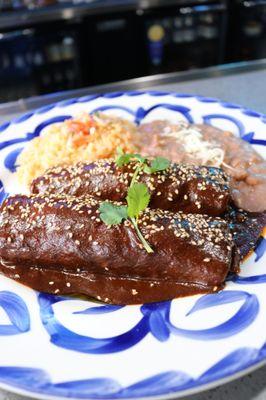 Dos Amigos Restaurant and Bar