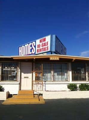 There is no indication that this has anything to do with Apollo Storage. Look for the Missile Realty sign if you come here.