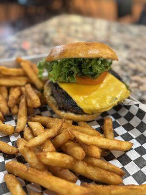 Cheeseburger with fries