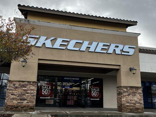 SKECHERS Warehouse Outlet