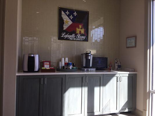 Full array of beverage options, which is nice because my appointments are always early morning. Coffee is life!