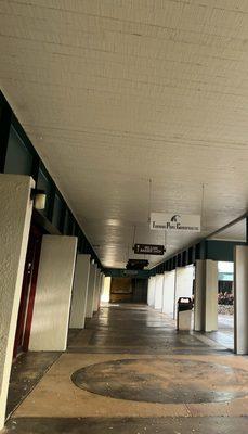 Location in the shopping center