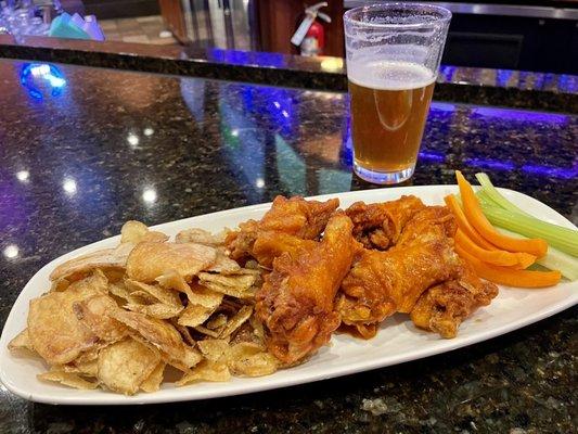 HH Happy Hour buffalo wings - really good!