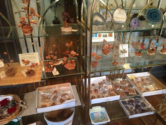 Rose rocks, gems, and geodes for sale! Check out the neat flower designs of the Rose Rocks