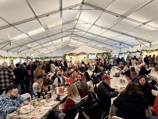 Area to eat and lines for food/drinks.